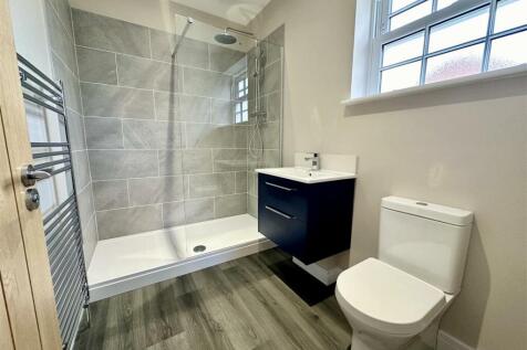 en suite shower room.JPEG
