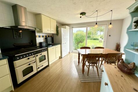 spacious kitchen dining.JPEG