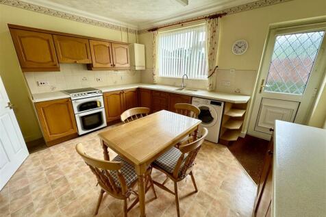 kitchen breakfast room.JPEG