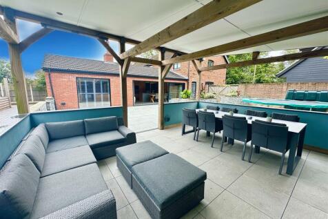 covered entertaining space