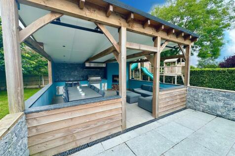covered entertaining space