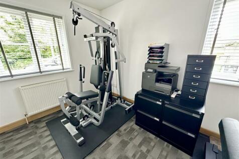 grund fllor bedroom / gym / sitting room