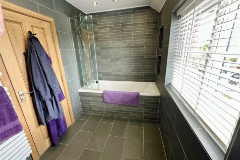 en suite bathroom