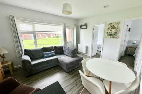 living area with front aspect