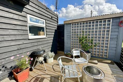 deck to rear