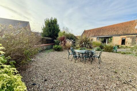 garden area to the front