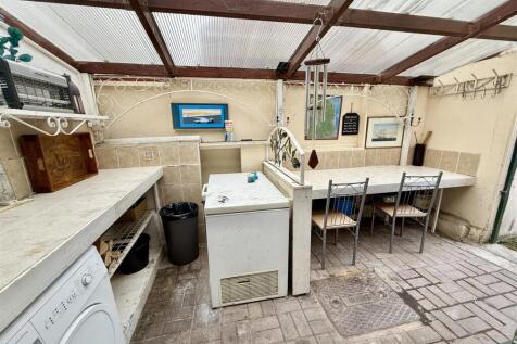 rear lean-to