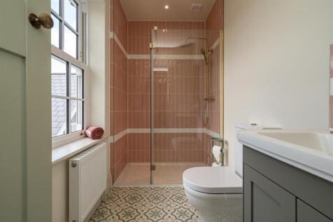 bedroom three en suite.jpg