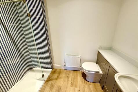 bedroom two en suite