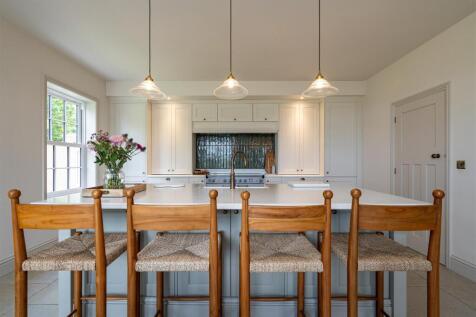 island breakfast bar.jpg