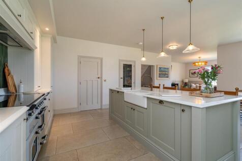 stunning kitchen.jpg