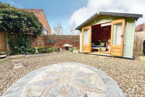 garden and summer house