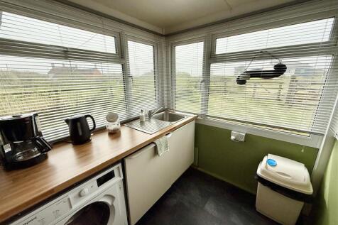 porch with kitchen area