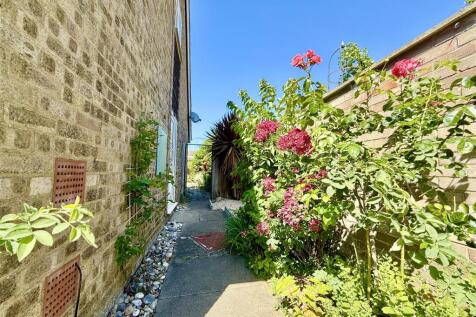 pathway to side
