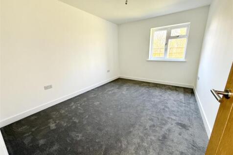 bedroom to side