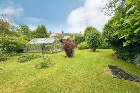 garden with greenhouse