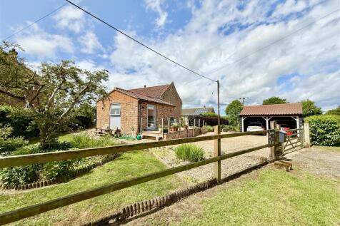 rear aspect and driveway