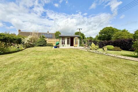 garden with summer house