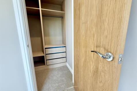 bedroom one dressing (example photo - plot 1 shown