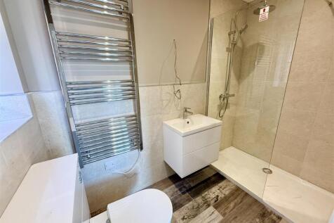 en suite shower (example photo - plot 1 shown)