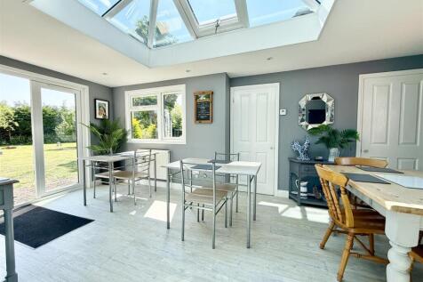 breakfast room