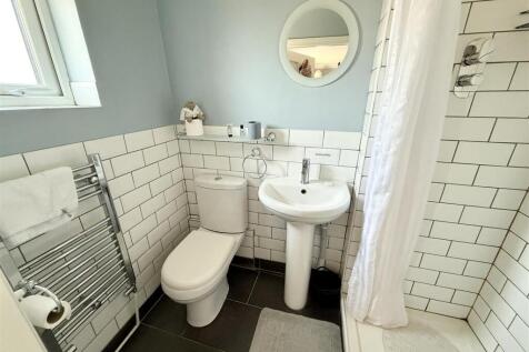 bedroom four en suite