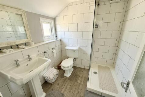 The Boathouse - en suite shower room
