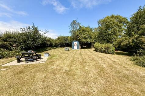 garden serving the holiday accommodation