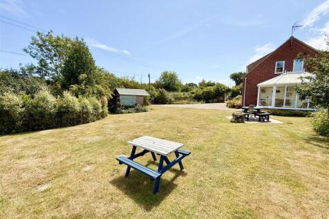 garden serving the holiday accommodation