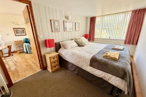 Daisy bedroom