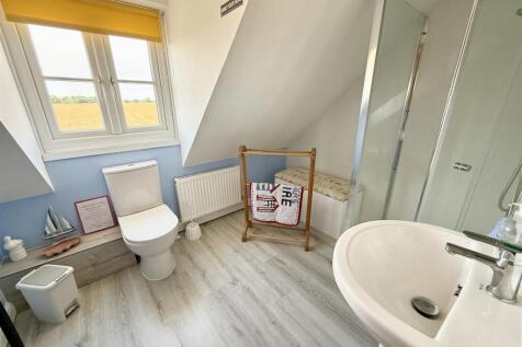 Iris shower room