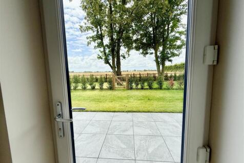 rear hall to garden