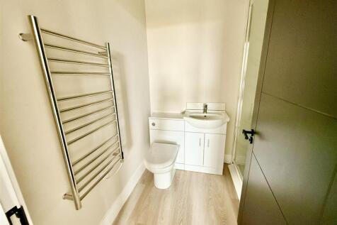 bedroom two en suite