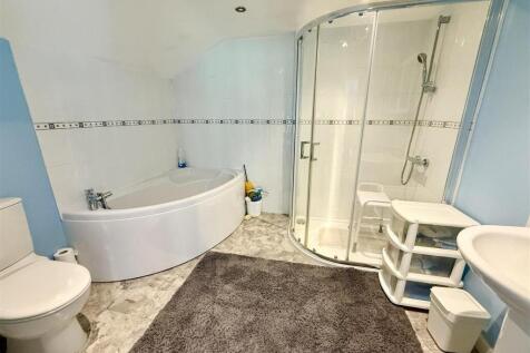 en suite bathroom