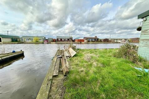 mooring dock and river view.JPEG