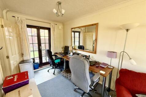 dining area (currently study)