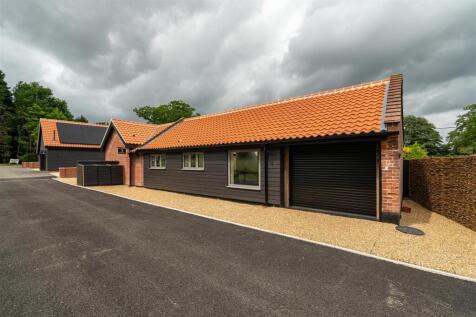 front aspct and garage