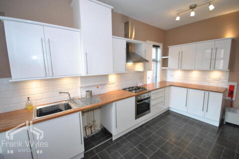 Flat 2, 34 Riley Avenue 001