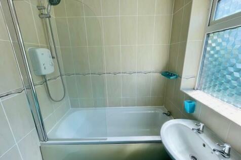 Bathroom..jpg