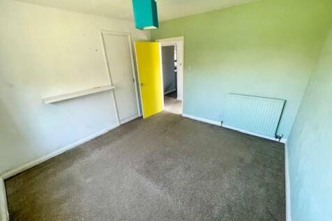 Bedroom 1.jpg