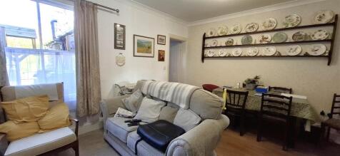 SITTING ROOM/DINING ROOM