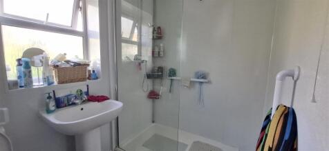 GROUND FLOOR SHOWER ROOM