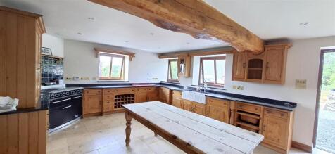 KITCHEN/BREAKFAST ROOM