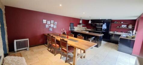 KITCHEN/FAMILY ROOM