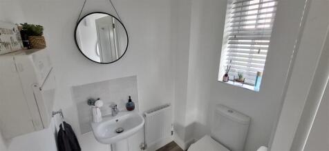 GROUND FLOOR CLOAKROOM