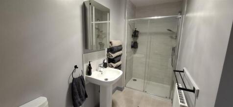 EN SUITE SHOWER ROOM