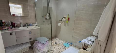 EN SUITE SHOWER ROOM
