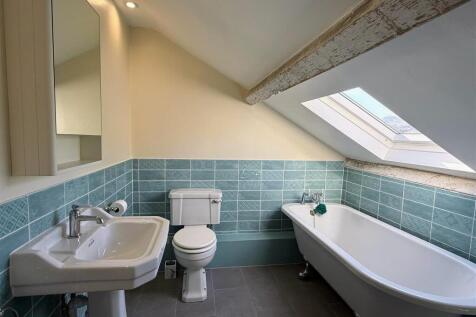EN SUITE BATHROOM