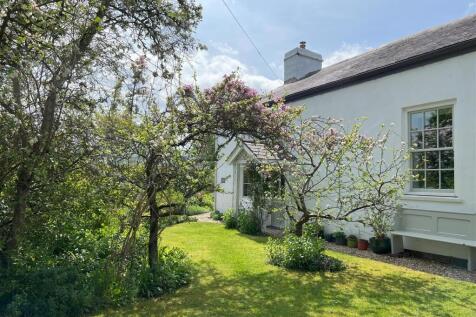 21 - Front of House.jpg
