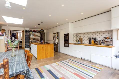 Kit/Dining Area